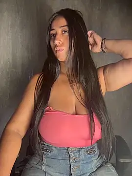 Snapshot of Valentinne_z chatting on 03/21/26, 12:42 Valentinne z online show from 03/21/26, 12:42