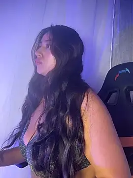 Snapshot of Valentinne_z chatting on 02/17/26, 05:49 Valentinne z online show from 02/17/26, 05:49