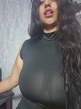 Valentinne z online show from 10/24/25, 03:27