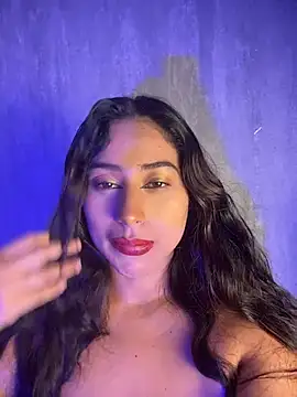 Snapshot of Valentinne_z chatting on 02/03/26, 06:40 Valentinne z online show from 02/03/26, 06:40