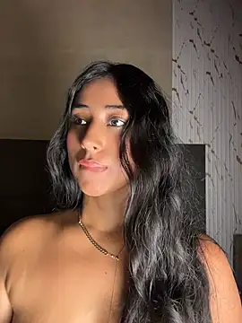 Valentinne z online show from 04/18/26, 03:36