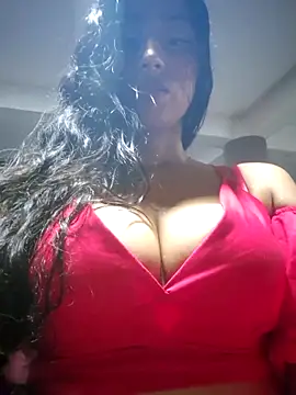 Snapshot of Valentinne_z chatting on 02/15/25, 04:25 Valentinne z online show from 02/15/25, 04:25