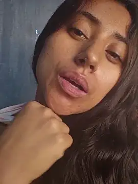 Valentinne z online show from 11/18/25, 06:50