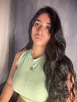 Snapshot of Valentinne_z chatting on 03/29/26, 11:01 Valentinne z online show from 03/29/26, 11:01