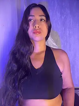 Snapshot of Valentinne_z chatting on 02/15/26, 04:57 Valentinne z online show from 02/15/26, 04:57