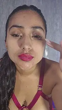 Valentinne z online show from 11/07/25, 10:35