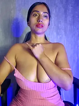 Snapshot of Valentinne_z chatting on 02/14/25, 03:26 Valentinne z online show from 02/14/25, 03:26