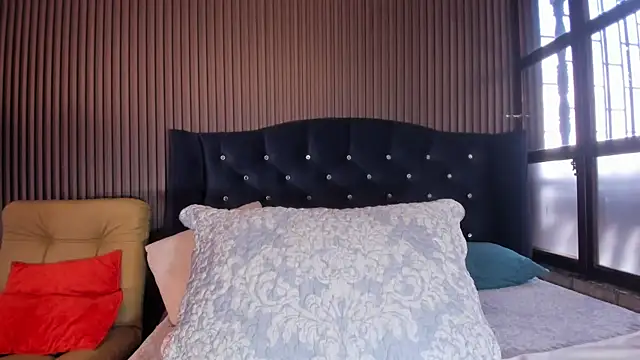 JuliaDawson  online show from 02/11/26, 10:20