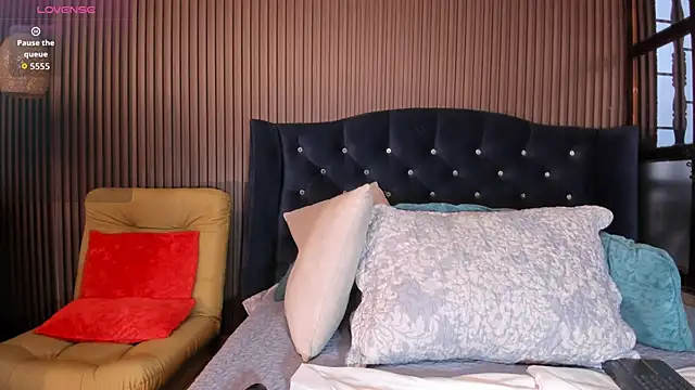 JuliaDawson  online show from 11/27/25, 10:10