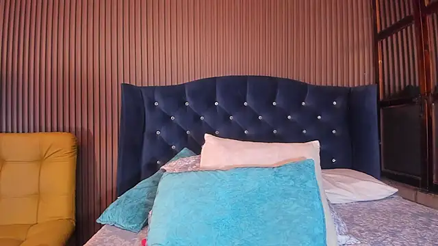 JuliaDawson  online show from 03/08/25, 12:44