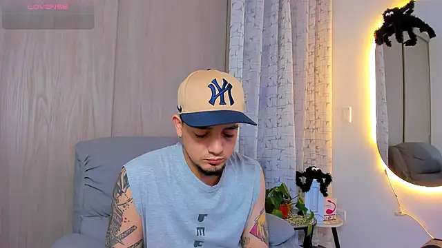 alejandro calderon1 online show from 10/22/25, 03:28