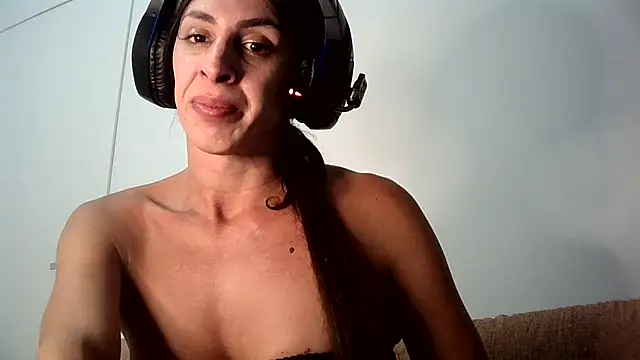 Snapshot of AlexiaDuucan chatting on 02/14/26, 12:11 AlexiaDuucan online show from 02/14/26, 12:11