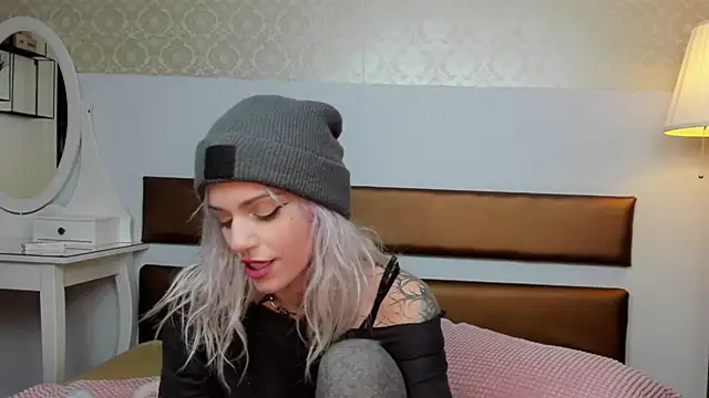 KatniseBabe online show from 09/24/25, 06:53