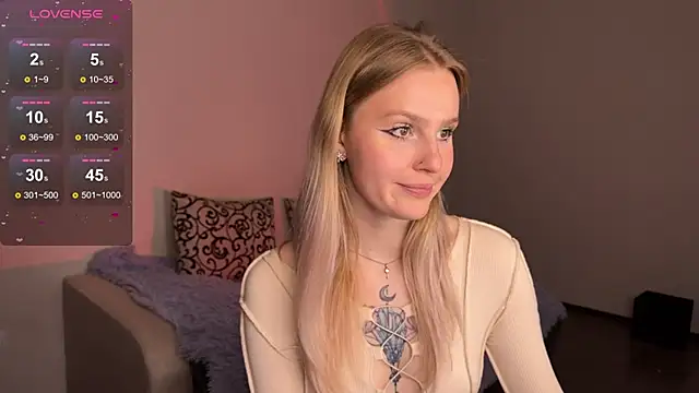Snapshot of Chanel_Gill chatting on 03/06/25, 08:37 Chanel Gill online show from 03/06/25, 08:37