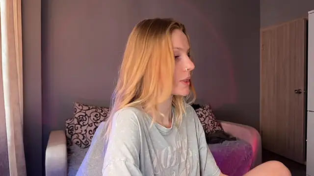 Snapshot of Chanel_Gill chatting on 09/18/25, 06:38 Chanel Gill online show from 09/18/25, 06:38