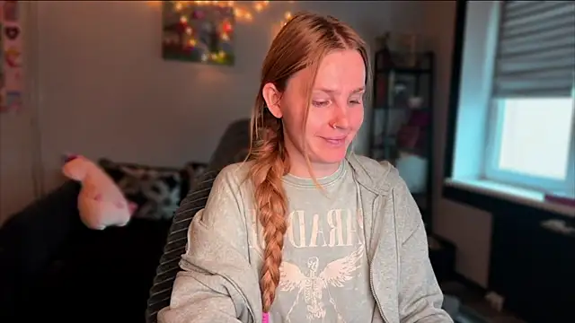 Chanel Gill online show from 12/16/25, 07:56