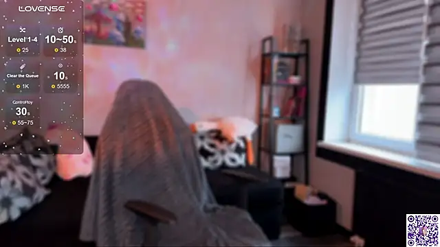 Chanel Gill online show from 11/09/25, 08:51