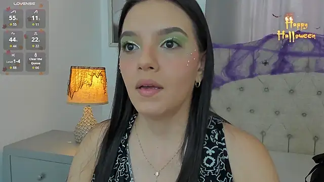 Snapshot of Beautyari_ chatting on 10/17/25, 12:51 Beautyari online show from 10/17/25, 12:51