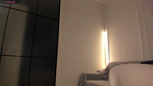 Lunaonekiss online show from 04/25/26, 05:32
