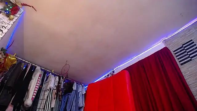 hornytsblonde online show from 12/18/25, 02:10