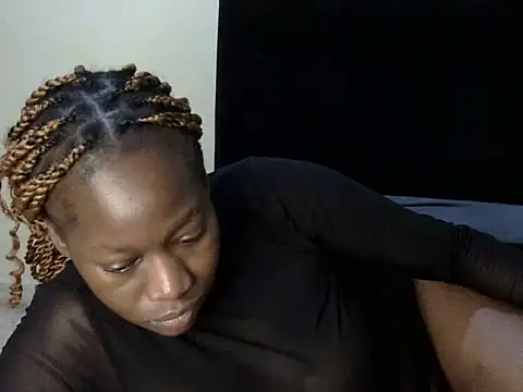 Sweettkendy online show from 10/31/25, 10:12