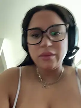 Snapshot of MeghanXO chatting on 10/06/25, 02:18 MeghanXO online show from 10/06/25, 02:18