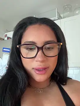 Snapshot of MeghanXO chatting on 10/03/25, 02:29 MeghanXO online show from 10/03/25, 02:29