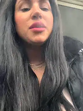 MeghanXO online show from 10/31/25, 01:52