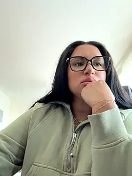 Snapshot of MeghanXO chatting on 10/01/25, 01:04 MeghanXO online show from 10/01/25, 01:04