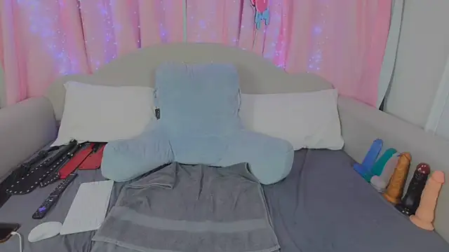 Snapshot of MeghanXO chatting on 02/15/25, 11:14 MeghanXO online show from 02/15/25, 11:14