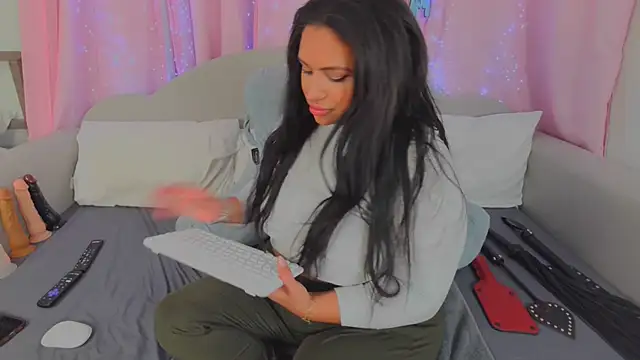 MeghanXO online show from 11/06/25, 02:21