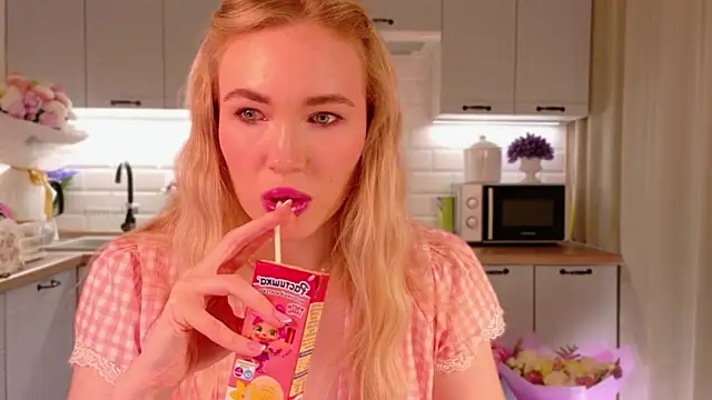 Veronika Mitchel online show from 11/29/25, 03:01