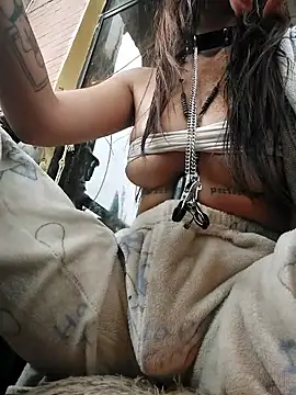 k lebannon online show from 10/31/25, 04:14