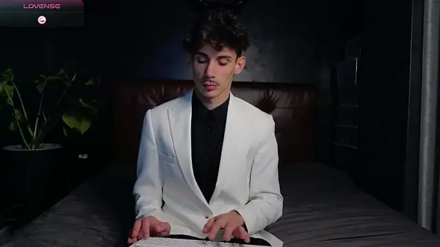 Snapshot of DanielCrush1 chatting on 11/10/25, 02:22 DanielCrush1 online show from 11/10/25, 02:22