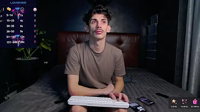 Snapshot of DanielCrush1 chatting on 11/08/25, 11:03 DanielCrush1 online show from 11/08/25, 11:03