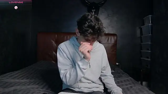 Snapshot of DanielCrush1 chatting on 01/14/26, 12:31 DanielCrush1 online show from 01/14/26, 12:31