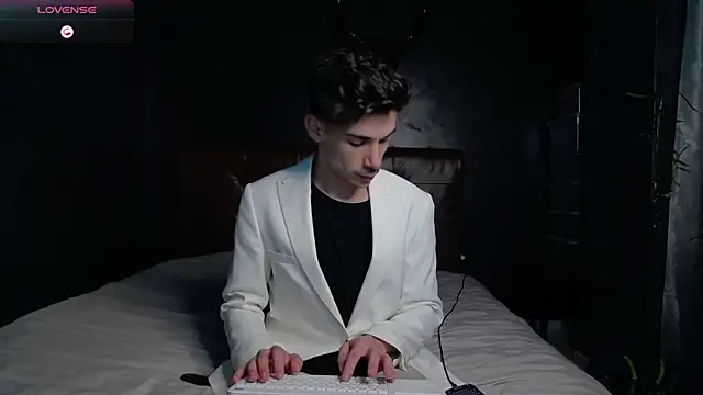 Snapshot of DanielCrush1 chatting on 11/26/25, 04:29 DanielCrush1 online show from 11/26/25, 04:29