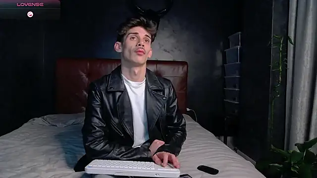 Snapshot of DanielCrush1 chatting on 01/05/26, 08:12 DanielCrush1 online show from 01/05/26, 08:12