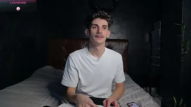 Snapshot of DanielCrush1 chatting on 11/27/25, 01:00 DanielCrush1 online show from 11/27/25, 01:00