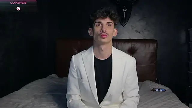 Snapshot of DanielCrush1 chatting on 11/28/25, 03:23 DanielCrush1 online show from 11/28/25, 03:23