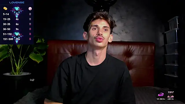 Snapshot of DanielCrush1 chatting on 11/01/25, 02:55 DanielCrush1 online show from 11/01/25, 02:55