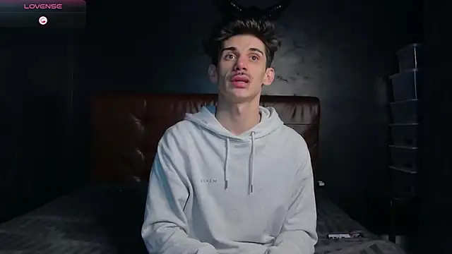 Snapshot of DanielCrush1 chatting on 01/15/26, 02:20 DanielCrush1 online show from 01/15/26, 02:20