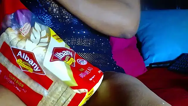 Snapshot of Queenofthenightx chatting on 10/21/25, 04:39 Queenofthenightx online show from 10/21/25, 04:39