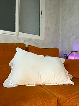 KarlaLuar  online show from 11/18/25, 10:13