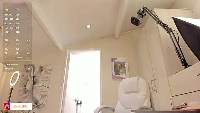 catalinasaiz online show from 10/18/25, 02:19