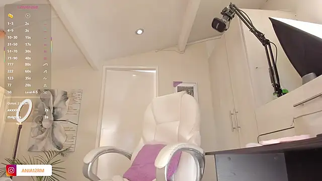 catalinasaiz online show from 10/19/25, 01:58