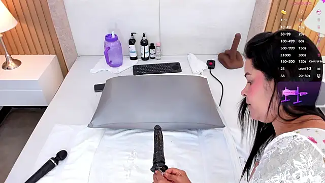 bounce katty online show from 10/28/25, 08:19