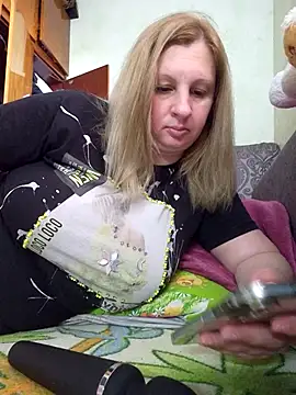 Snapshot of BustyBlond chatting on 05/11/26, 04:26 BustyBlond online show from 05/11/26, 04:26