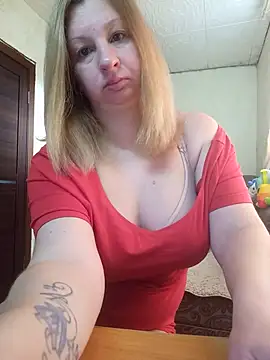 Snapshot of BustyBlond chatting on 07/11/26, 04:02 BustyBlond online show from 07/11/26, 04:02