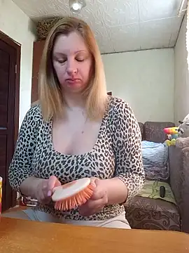 Snapshot of BustyBlond chatting on 05/27/26, 04:31 BustyBlond online show from 05/27/26, 04:31